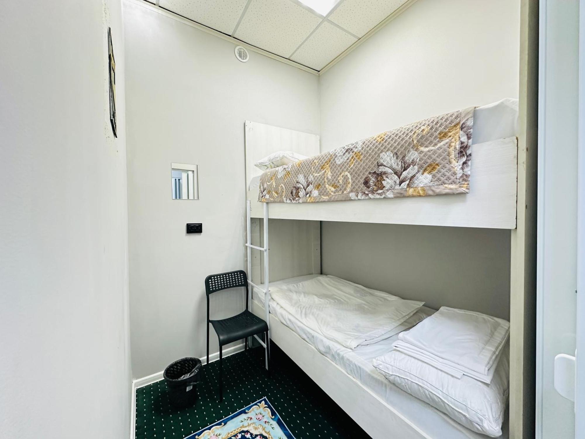 Center Capsule Hotel Almaty Ngoại thất bức ảnh