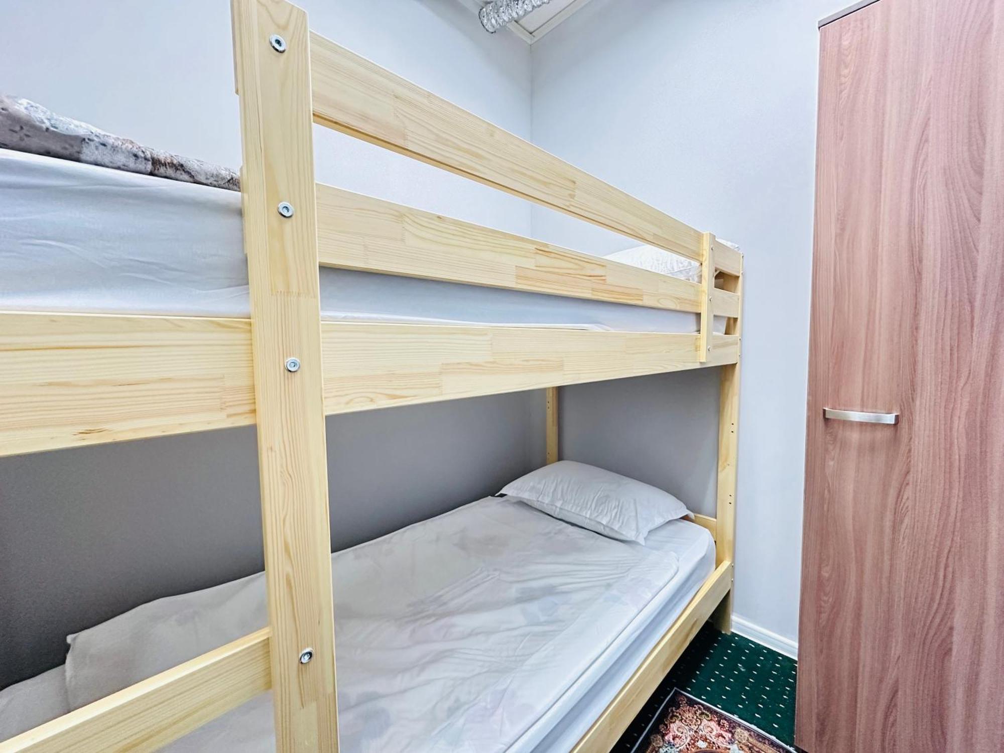 Center Capsule Hotel Almaty Ngoại thất bức ảnh
