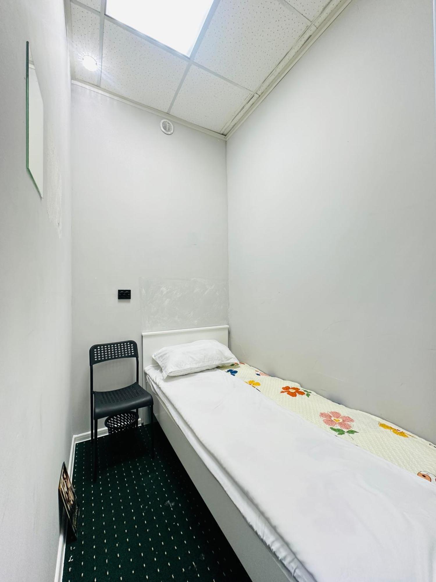 Center Capsule Hotel Almaty Ngoại thất bức ảnh
