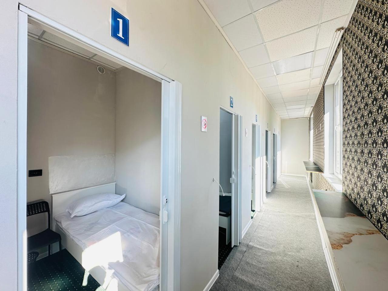 Center Capsule Hotel Almaty Ngoại thất bức ảnh